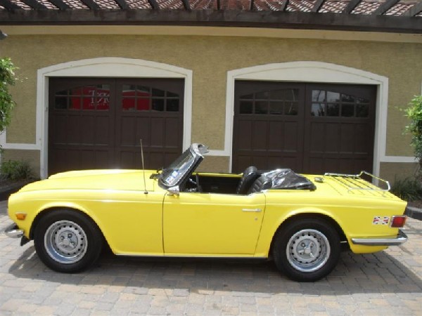 1974 Triumph TR6, Roadster, Mimosa Yellow