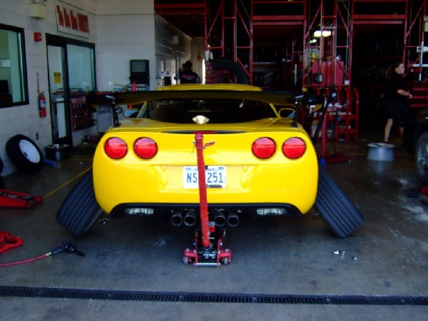 kingsnake c6.k installation of CF wing, CF hood ,  Ram Air,  ZR1 wheels